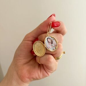 Colar Relicário Mãe em banho de Ouro 18K