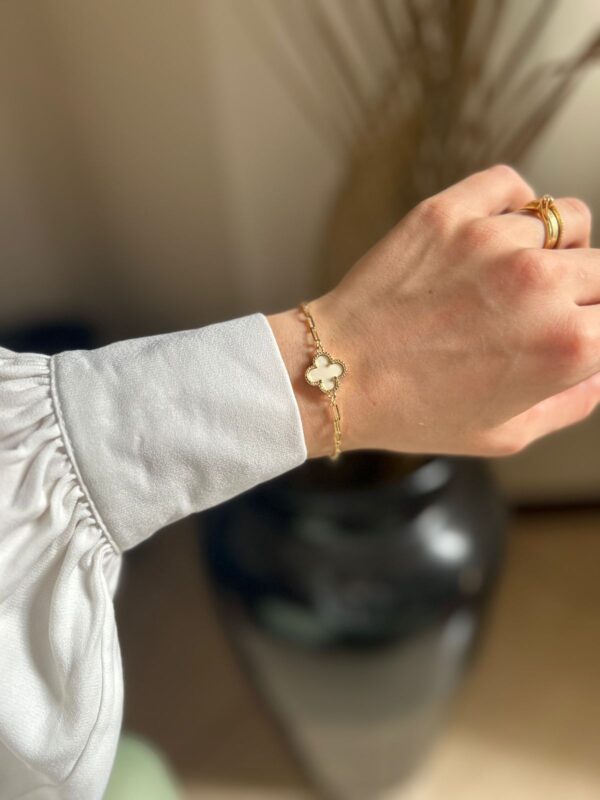 Pulseira Trevo Branco em banho de Ouro 18K