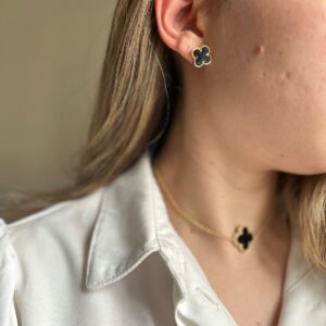 Brinco Trevo Preto em banho de Ouro 18K