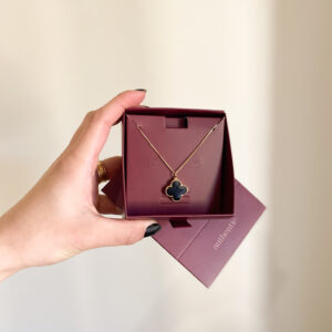 Colar Trevo Preto Simples em banho de Ouro 18K