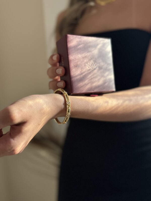 Bracelete Inspiração Virginia em banho de Ouro 18K