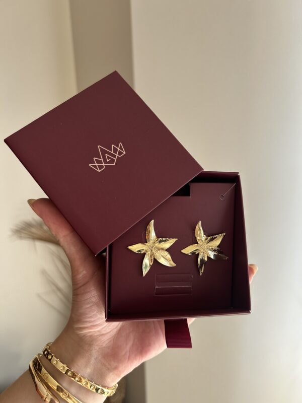 Brinco Hibiscus em banho de Ouro 18K