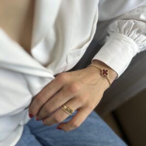 Pulseira Trevo Vinho em banho de Ouro 18K
