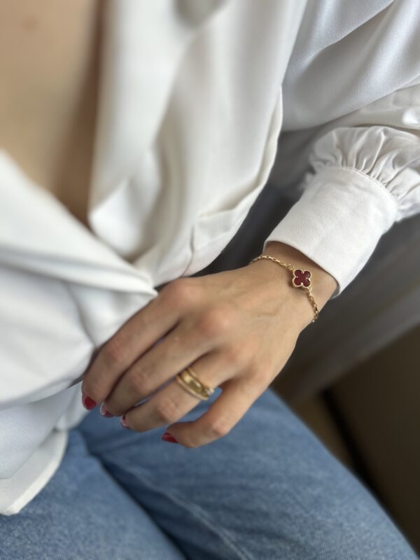 Pulseira Trevo Vinho em banho de Ouro 18K
