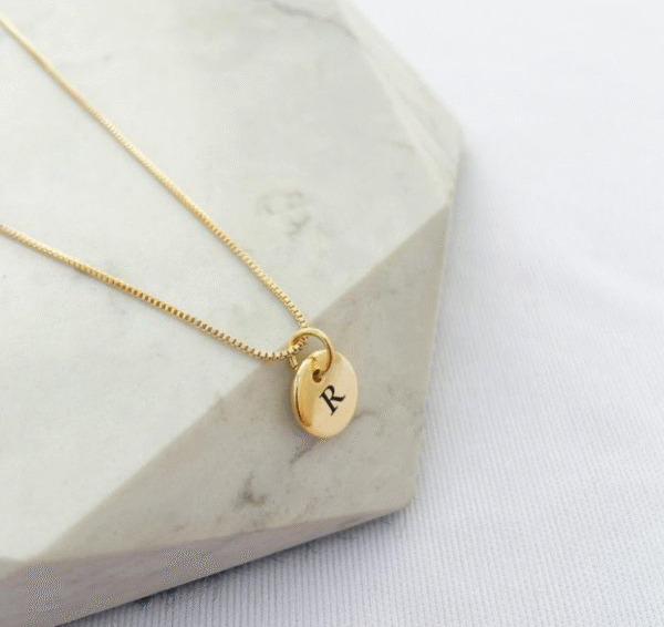 Colar com Medalha Personalizada tamanho P em banho de Ouro 18K
