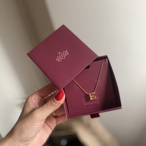 Colar com pingente Inicial em banho de Ouro 18K