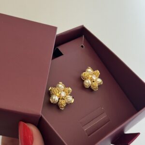 Brinco Flor Pérola em banho de Ouro 18K