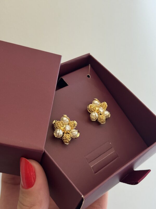 Brinco Flor Pérola em banho de Ouro 18K