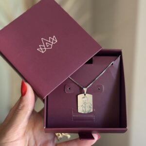 Colar com Medalha Retangular em Aço Inoxidável