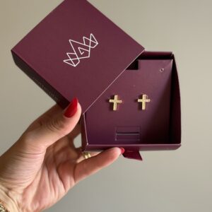 Brinco Cruz Cravejada em banho de Ouro 18K