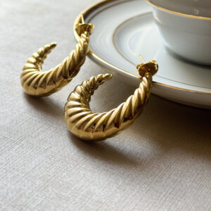 Argola Croissant em banho de Ouro 18K