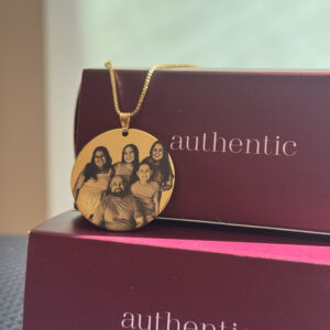 Colar com Medalha Personalizada tamanho G em banho de Ouro 18K