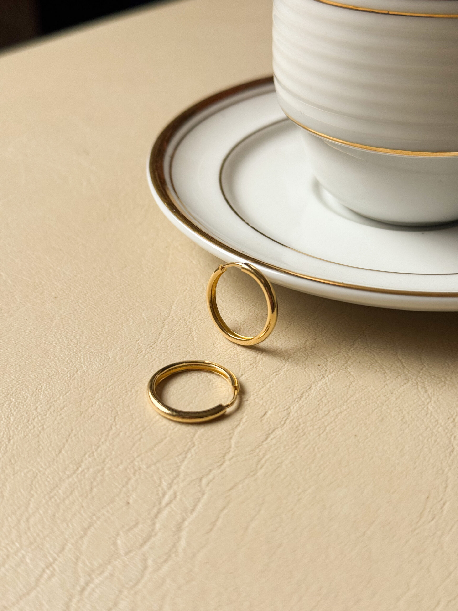 Argola Lisa P em banho de Ouro 18K