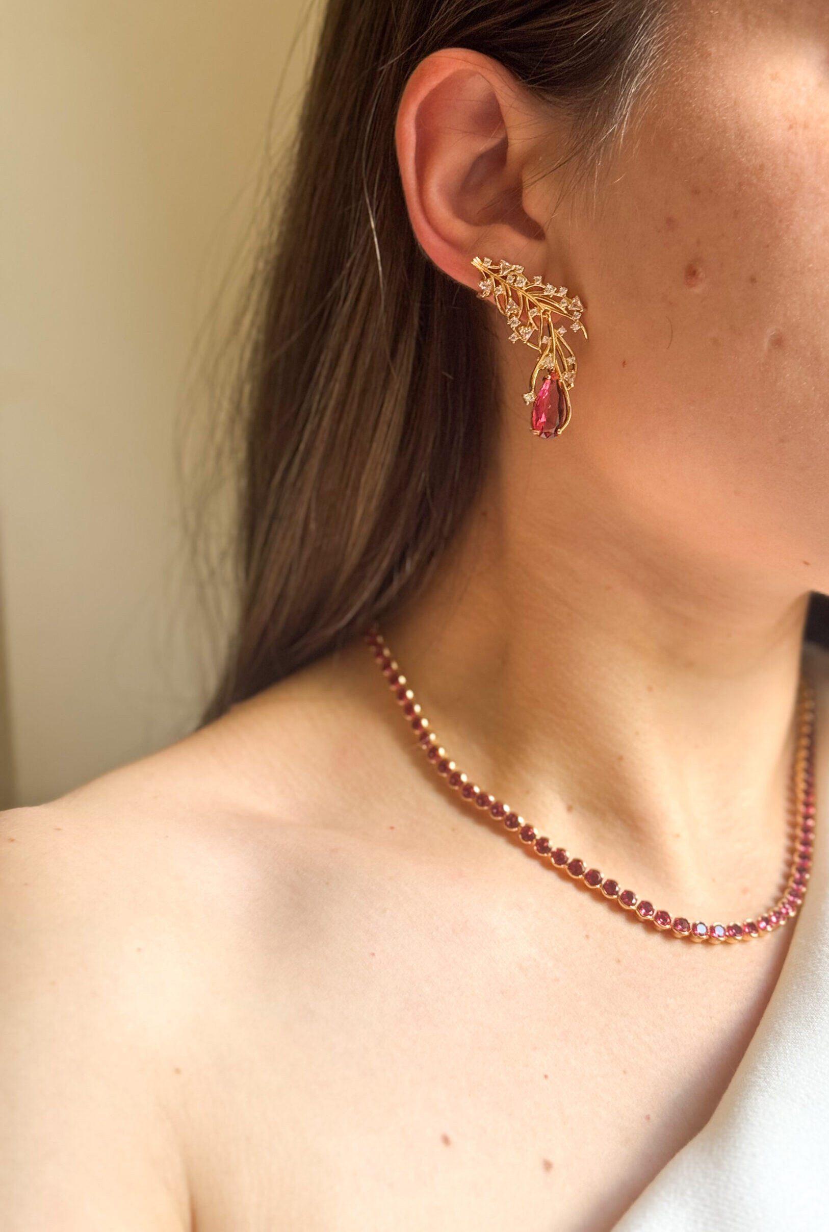 Brinco EarCuff Pink em banho de Ouro 18K