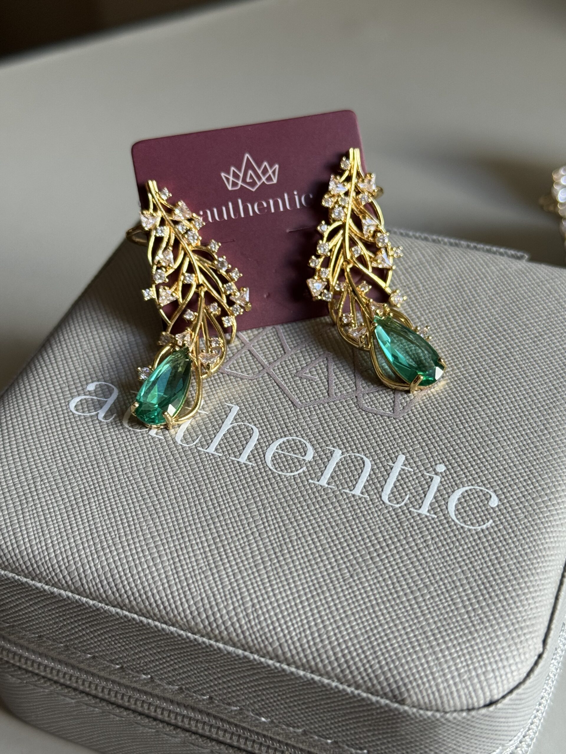 Brinco EarCuff Verde em banho de Ouro 18K - Imagem 2