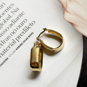 Argola Detalhes em banho de Ouro 18K