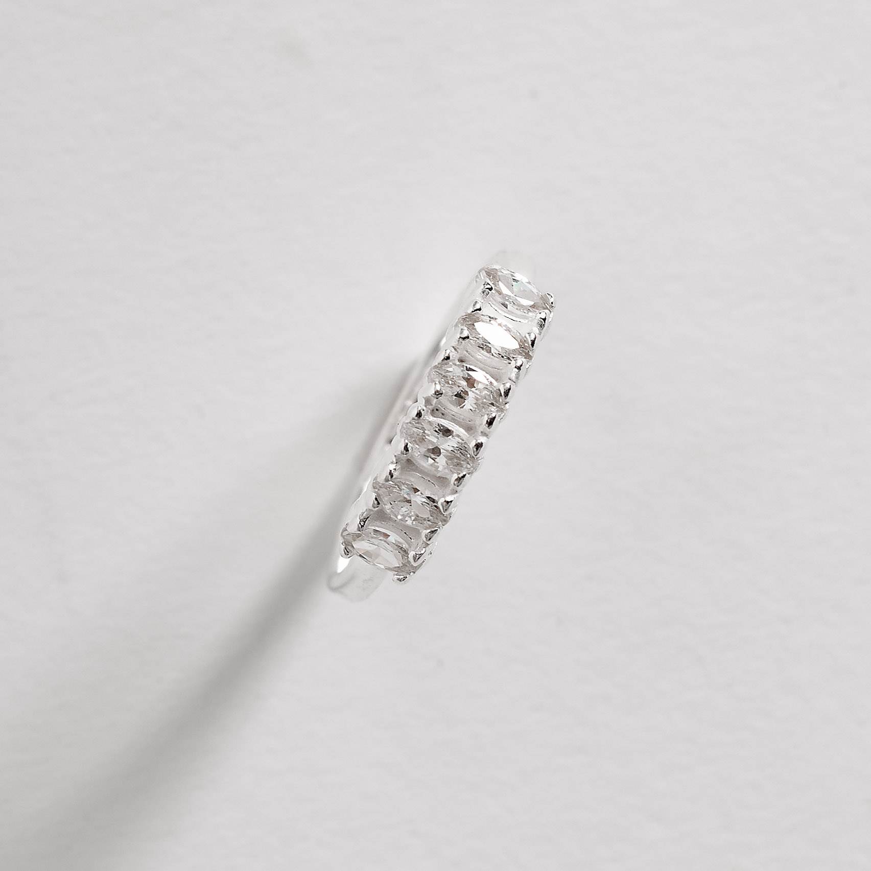 Anel Meia Aliança Zircônia Navete em Prata 925