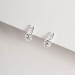 Brinco Gota Desenhada em Prata 925