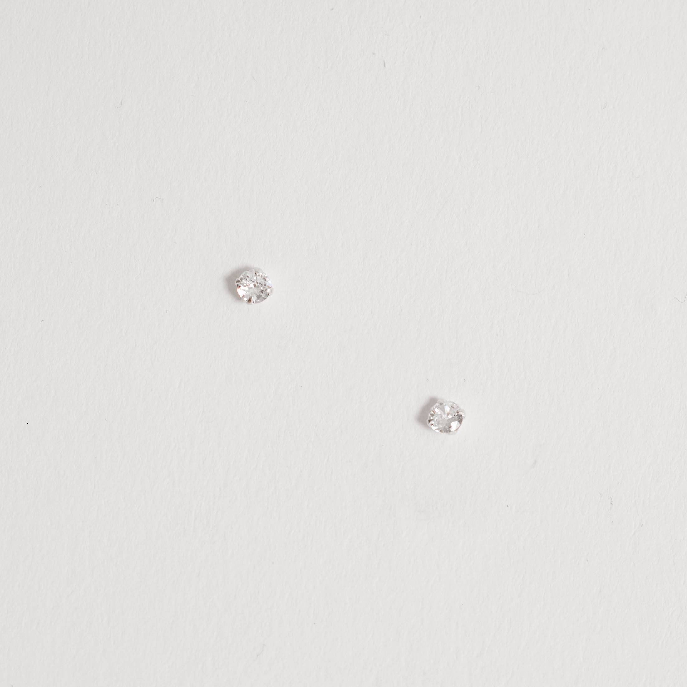 Brinco Ponto de Luz Redondo P em Prata 925 - Imagem 2