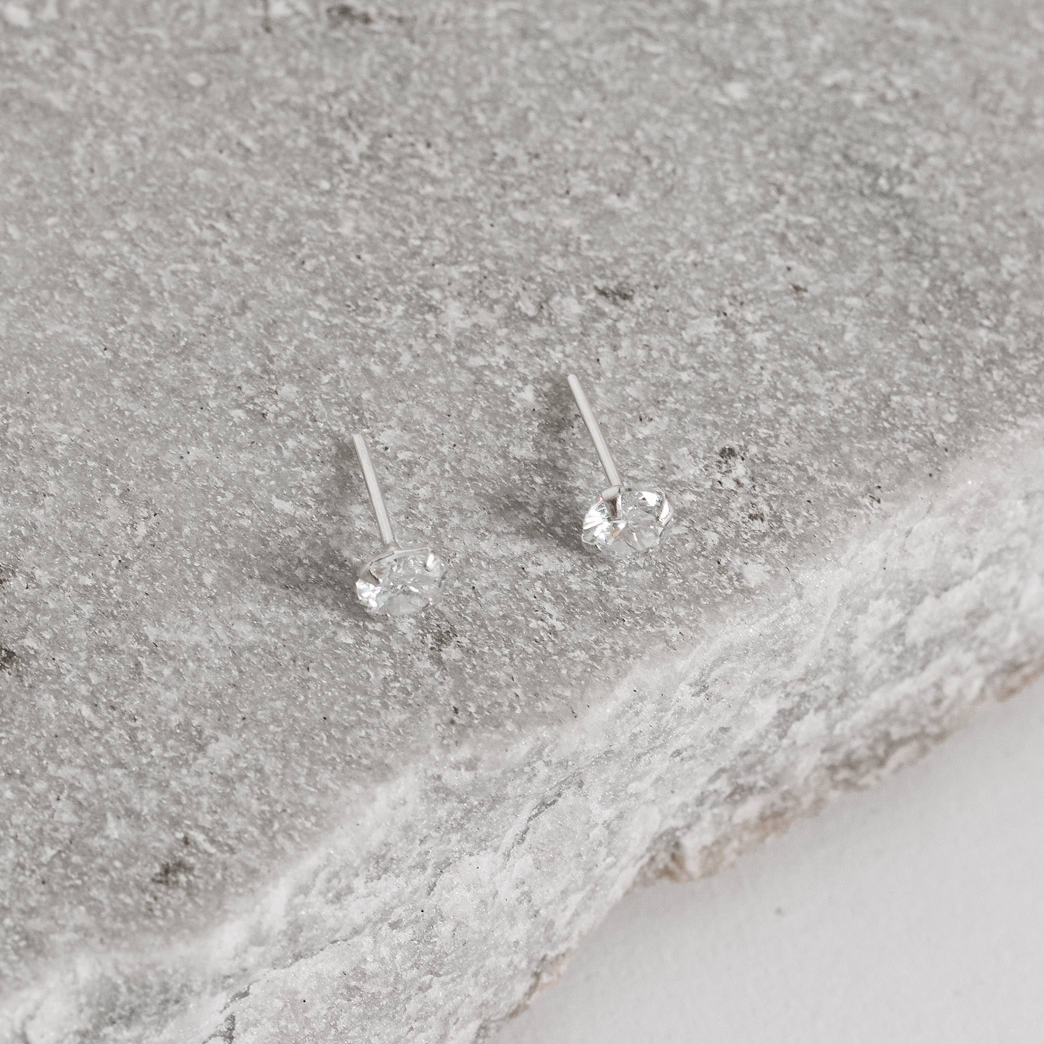 Brinco Ponto de Luz Redondo M em Prata 925 - Imagem 2