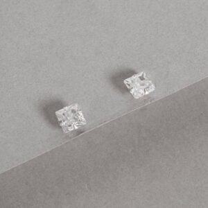 Brinco Ponto de Luz Quadrado 8mm em Prata 925