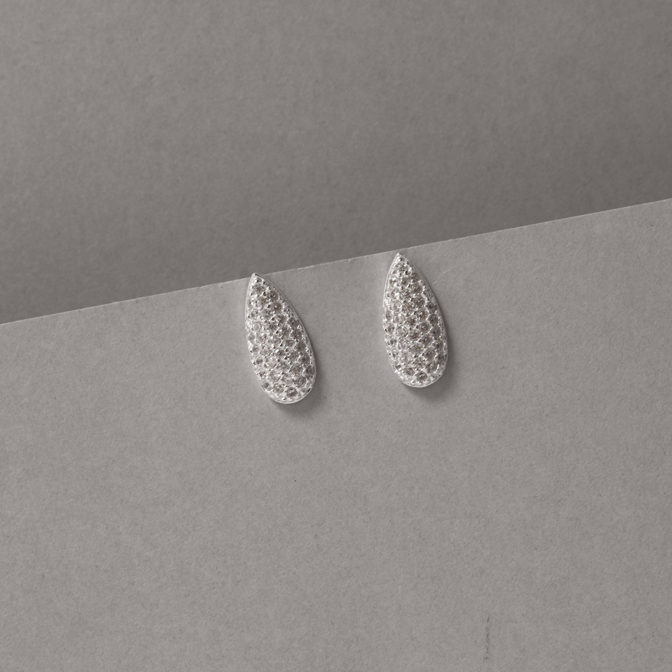 Brinco Gota Alongada Cravejada em Prata 925