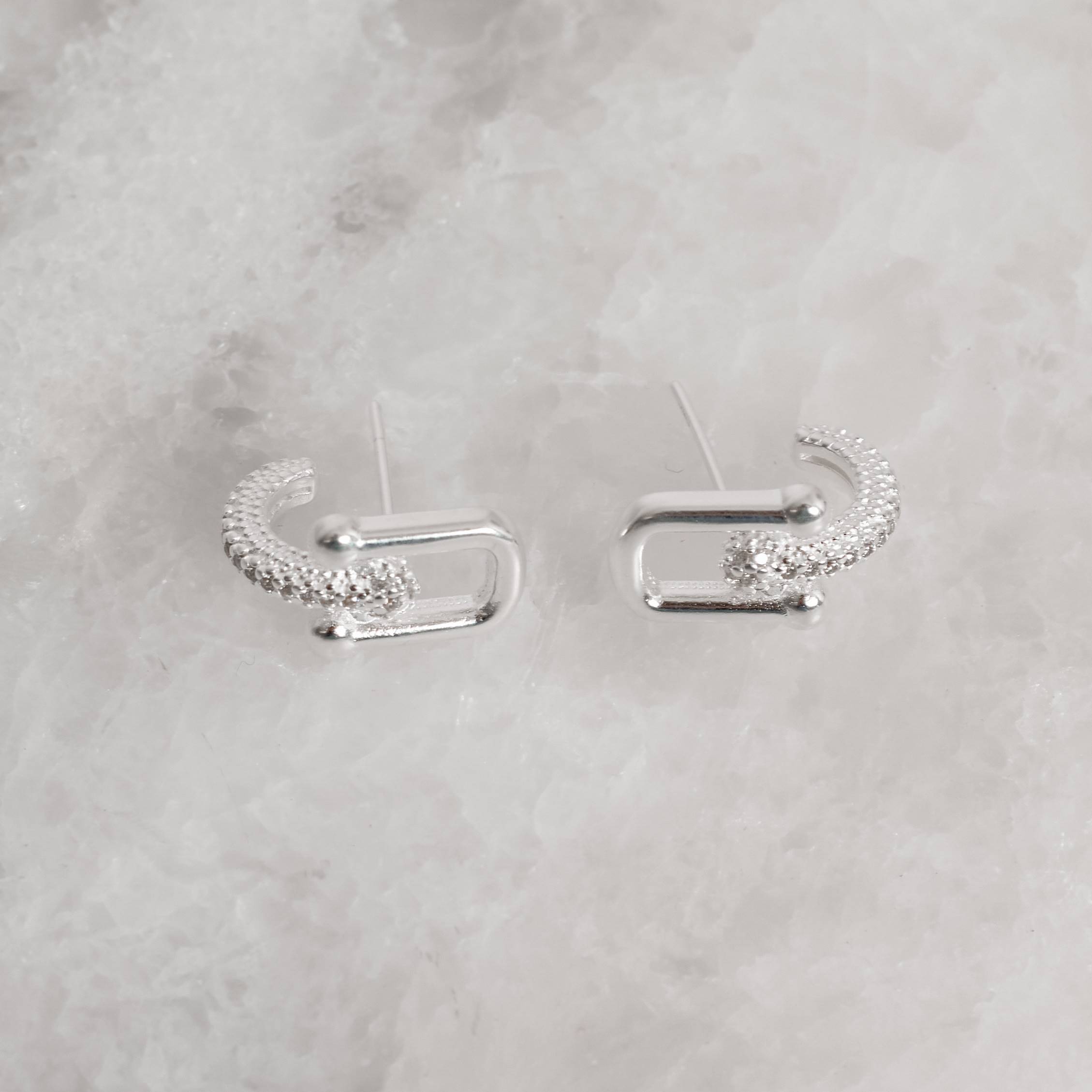 Brinco Cravejado com Elo em Prata 925 - Imagem 2