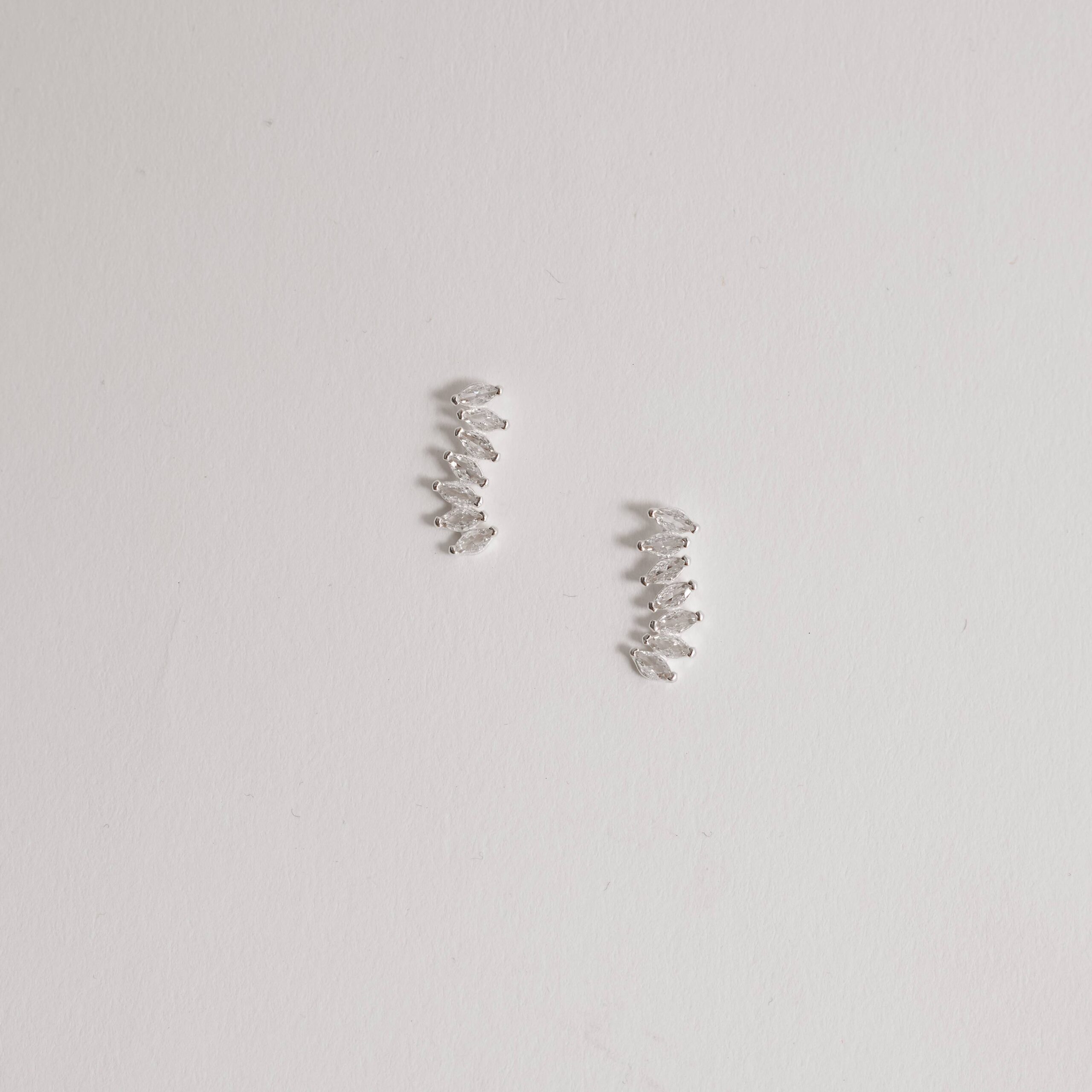 Brinco Ondulado com Zircônia em Prata 925 - Imagem 2