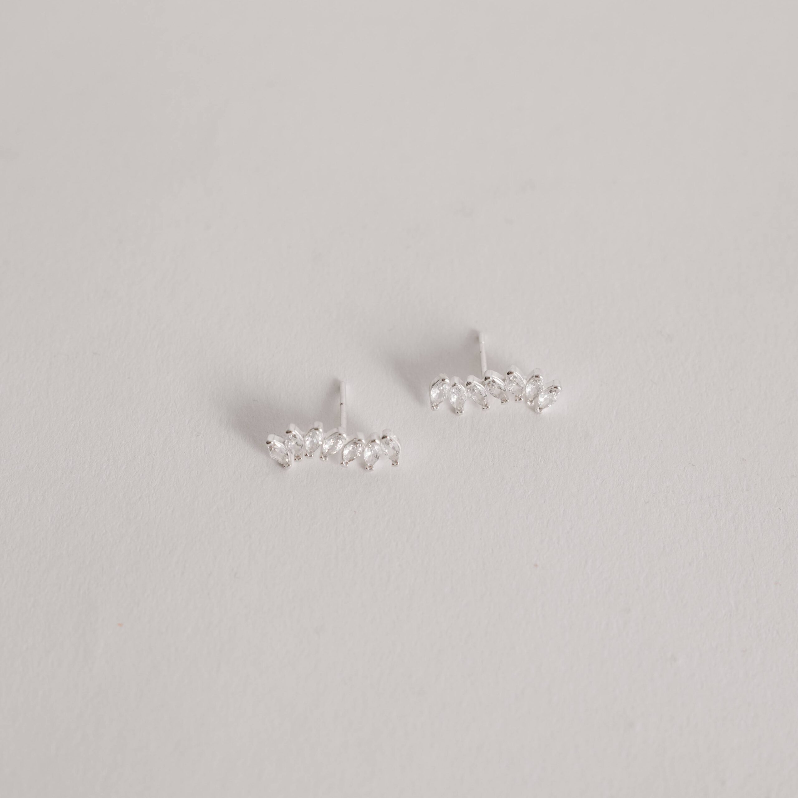 Brinco Ondulado com Zircônia em Prata 925 - Imagem 3