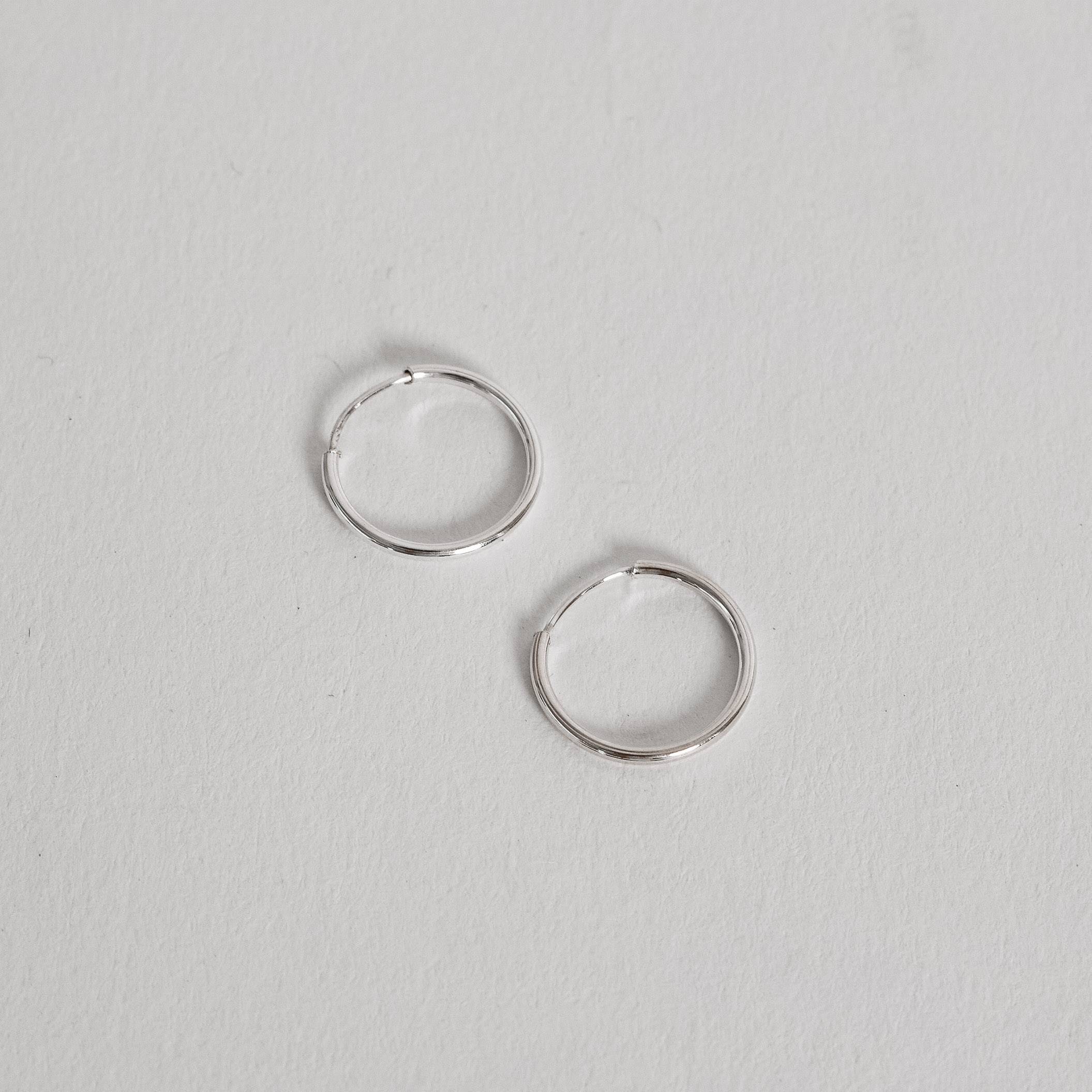 Argola Lisa 12mm em Prata 925 - Imagem 3