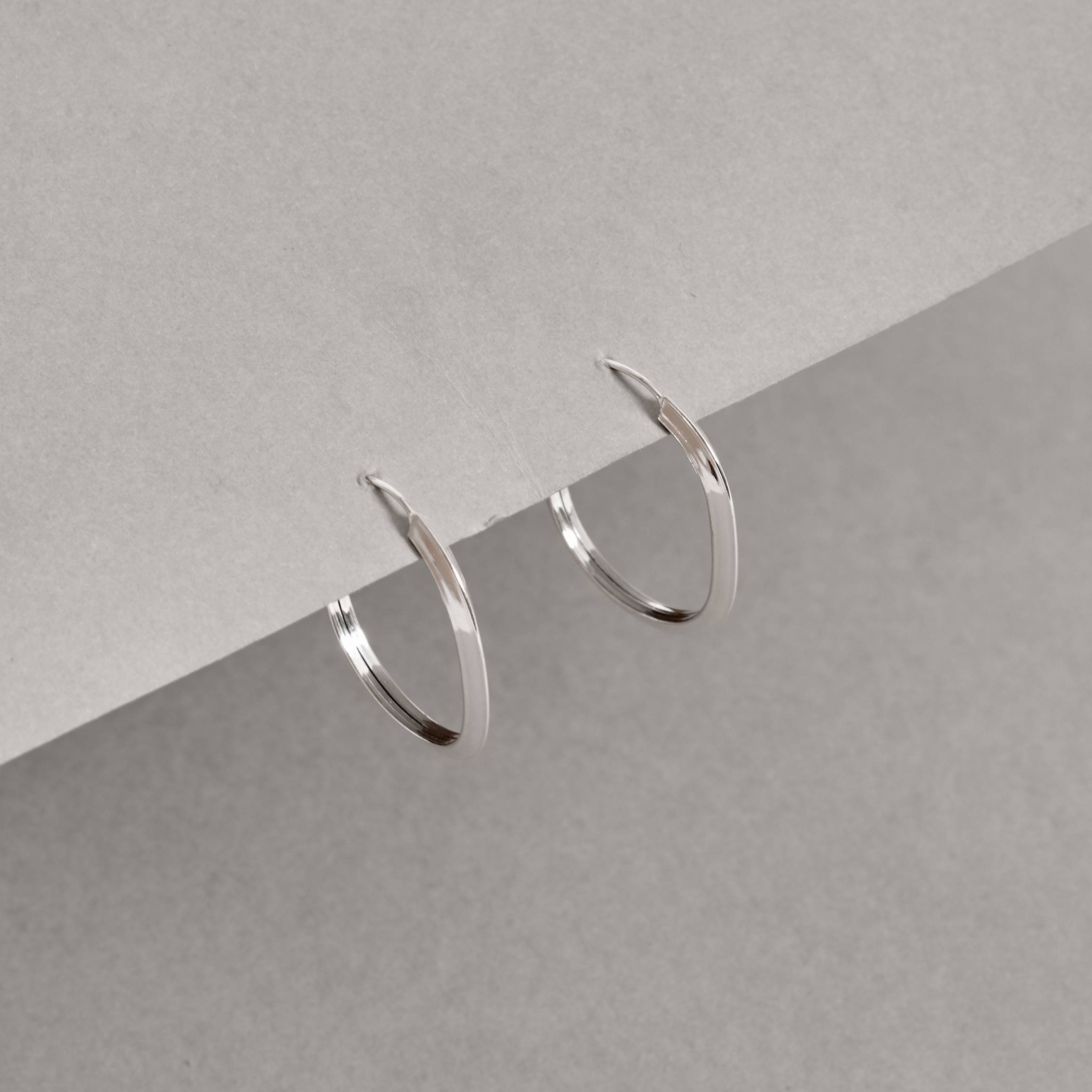 Argola Oval Fio em Prata 925