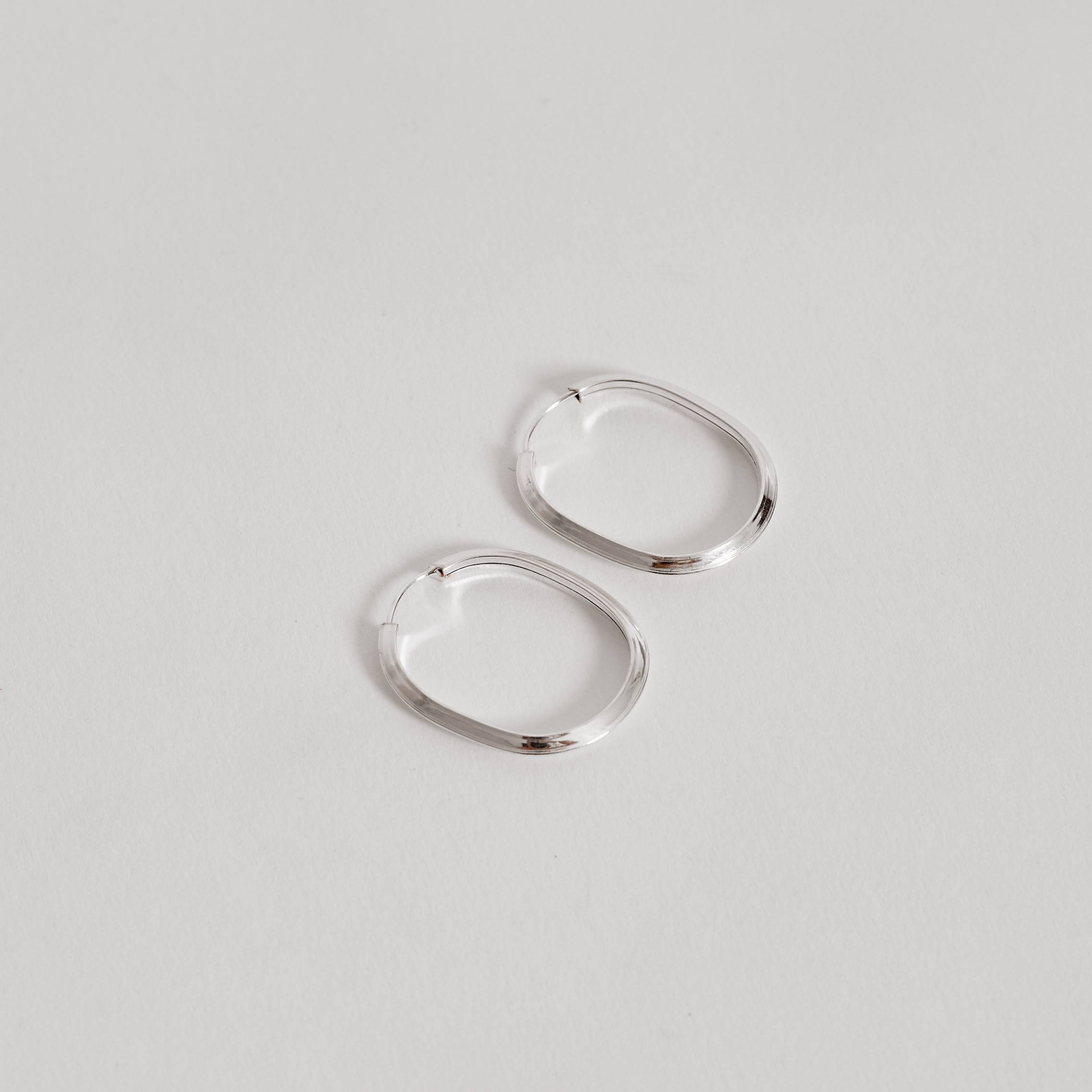 Argola Oval Fio em Prata 925 - Imagem 2