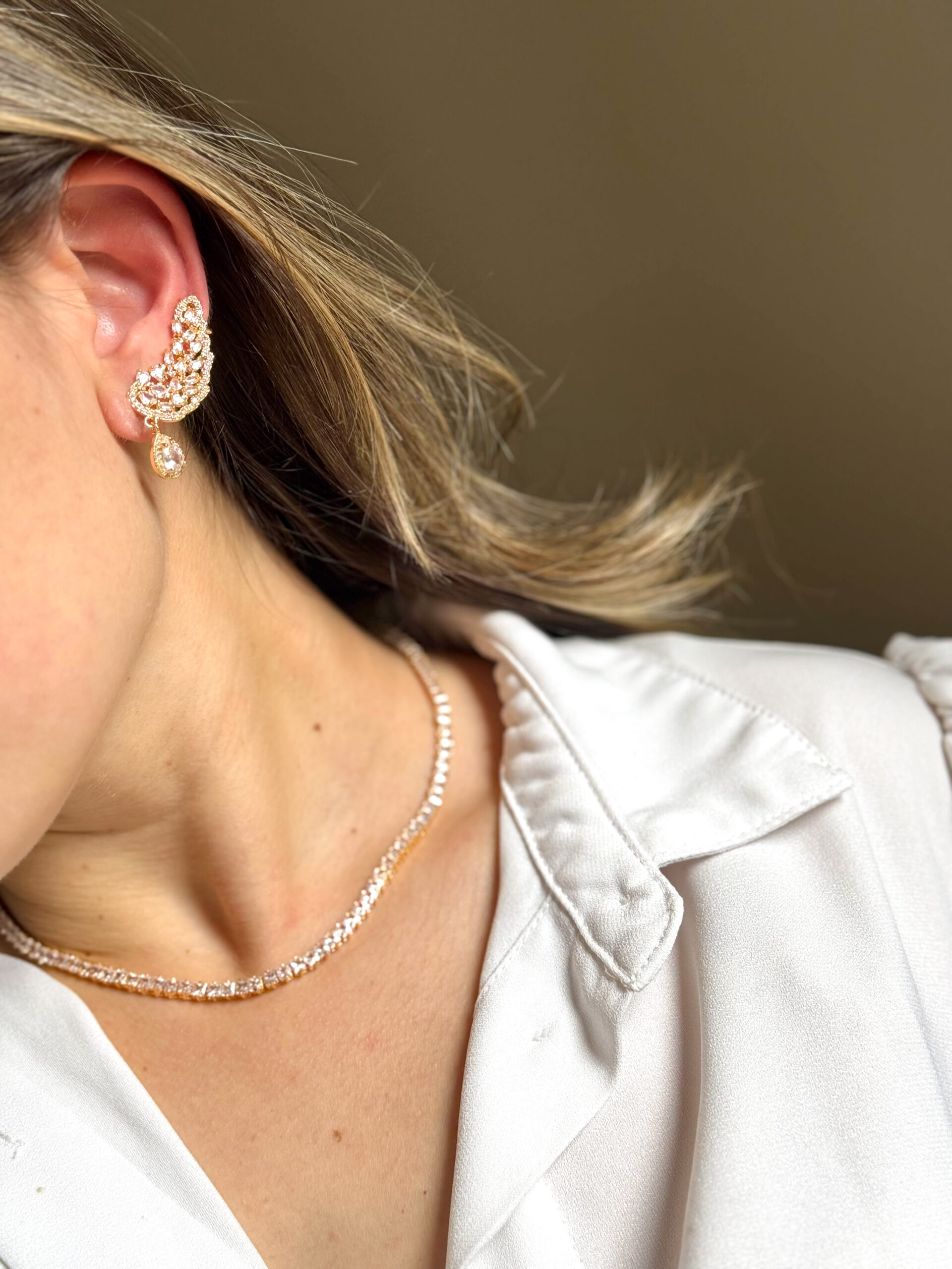 Brinco EarCuff Cravejado em banho de Ouro 18K